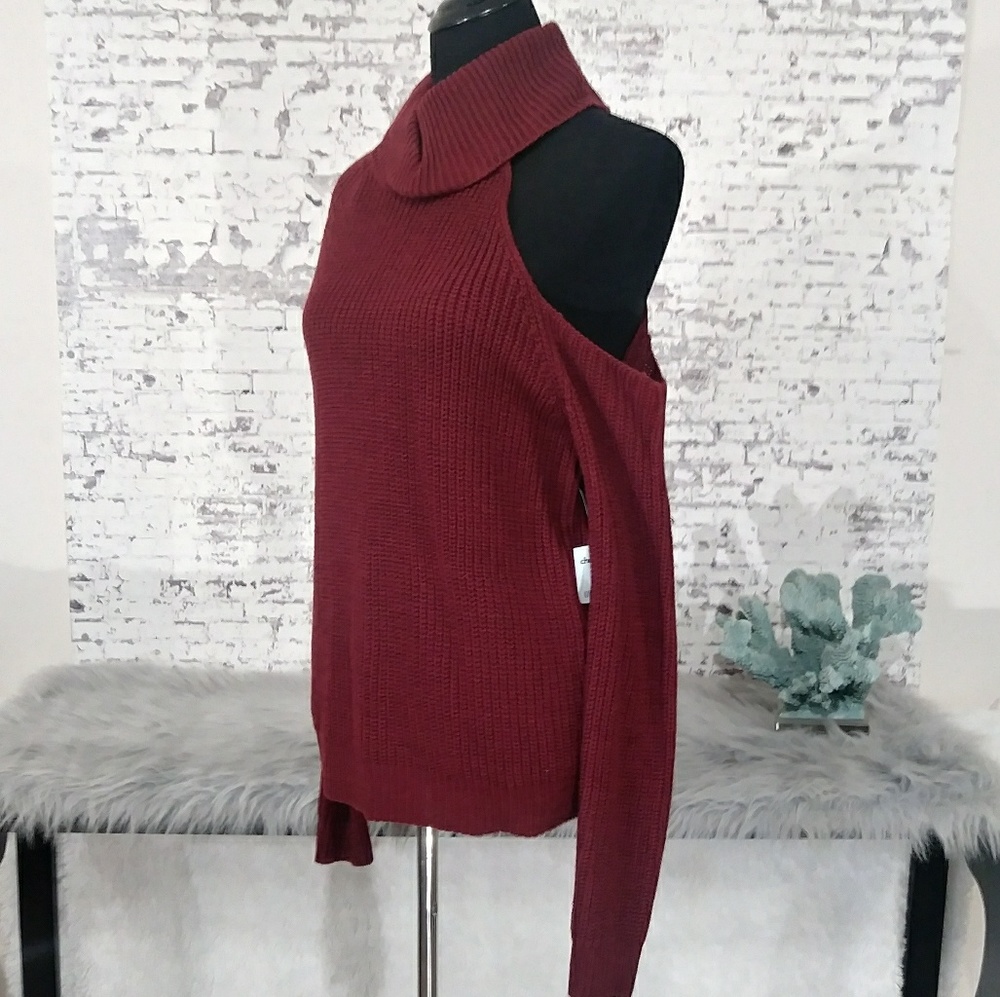Unique one sholder turtleneck